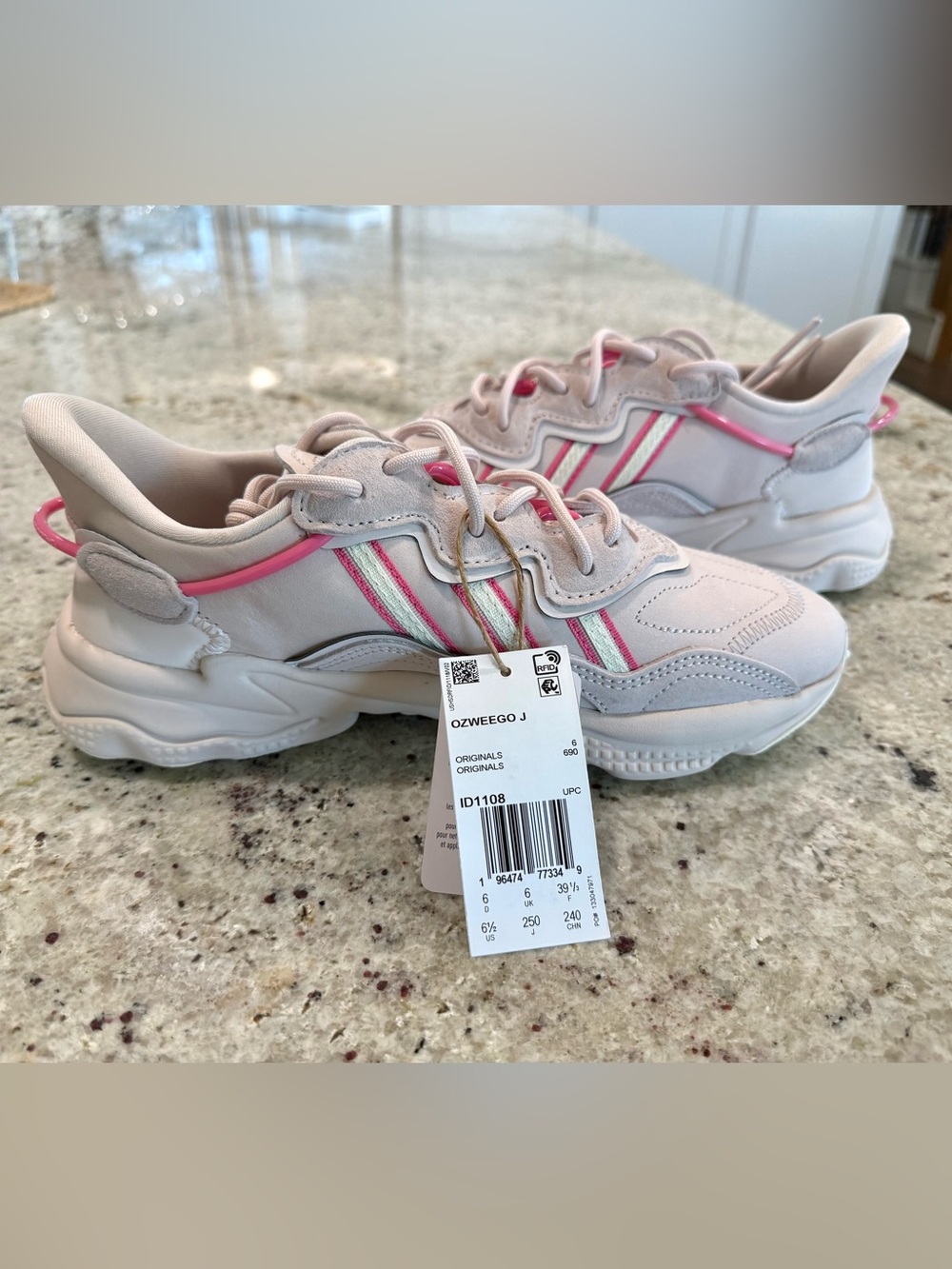 adidas OZWEEGO J Youth Girls Sneakers "NWT"